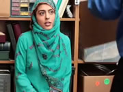 Арабскую девушку трахнули в офисе