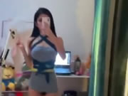 Китайская девушка с большими сиськами селфи